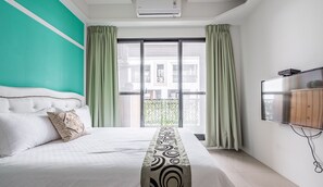 Desk, laptop workspace, free WiFi, bed sheets