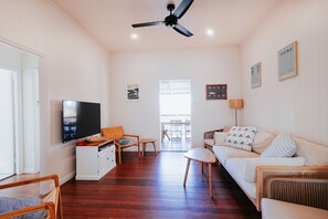 Smart TV - Ultimate Beachfront Holiday Pad (WOORIM)
