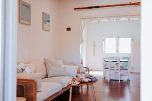 Smart TV - Ultimate Beachfront Holiday Pad (WOORIM)