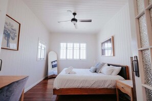 3 bedrooms, iron/ironing board, free WiFi, bed sheets - Ultimate Beachfront Holiday Pad (WOORIM)