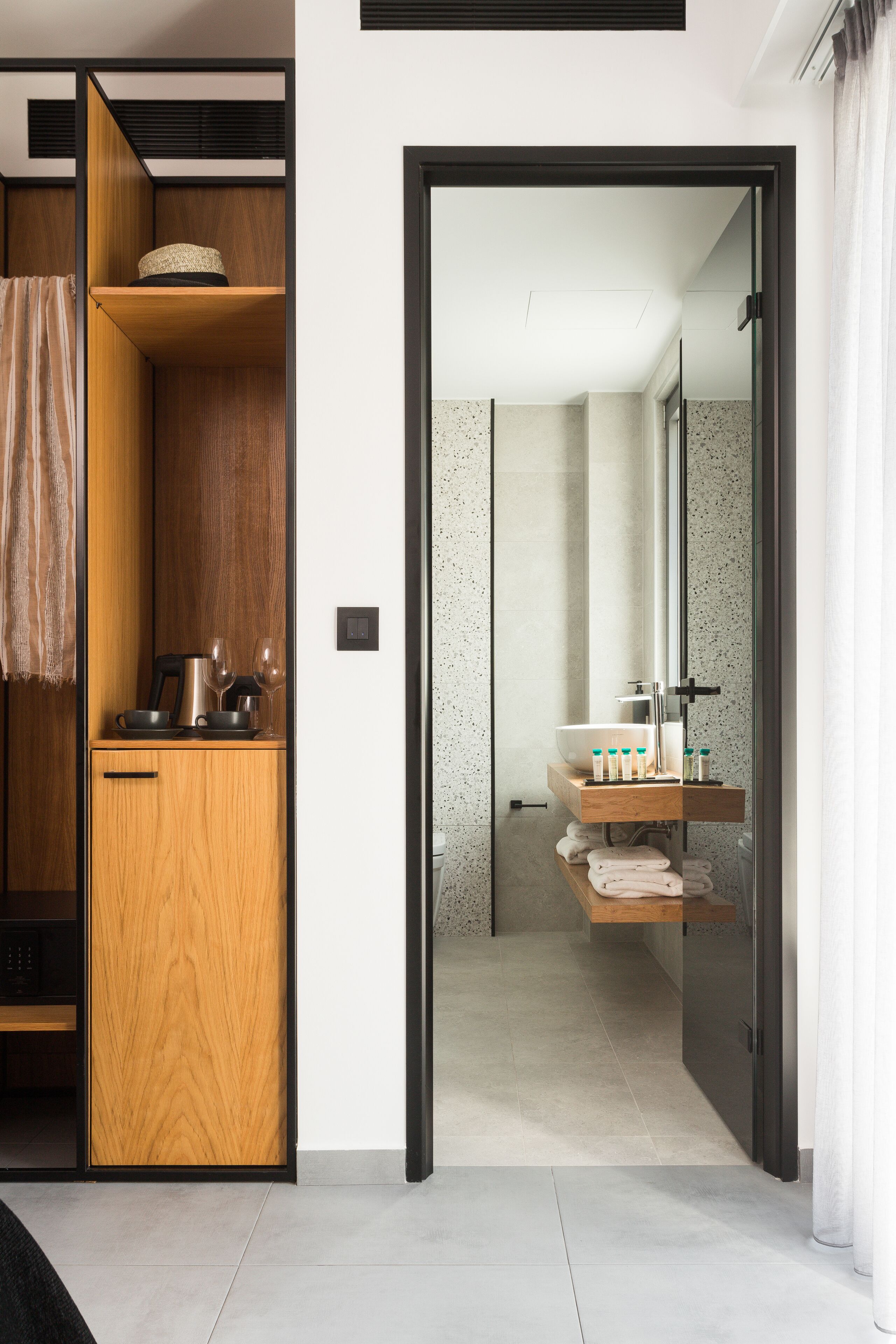 deluxe double room | bathroom | shower, hydromassage showerhead, designer toiletries, hair dryer