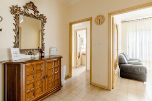 Interior - Bramante House - Entire Three-Room Apartment Near the Metro with Wi-Fi (Torino)