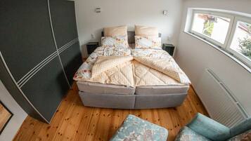 2 bedrooms, iron/ironing board, travel crib, free WiFi