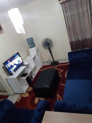 Business Double Room | Living room | 34-inch Smart TV with digital channels, TV - Stay.Plus Mirema Drive Apartment (Nairobi)