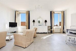 Télévision, chaîne hi-fi