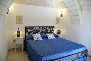 2 bedrooms, iron/ironing board, travel crib, free WiFi - Amazing Trullo suite Private Pool, NIce private Terrace and garden Wifi (Martina Franca)