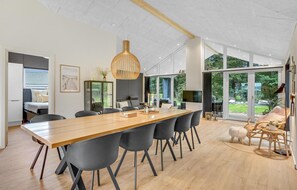 4 bedrooms, free WiFi