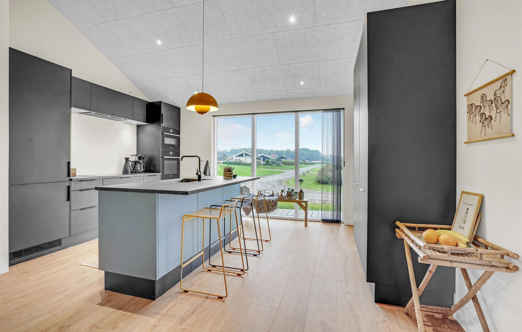 冷蔵庫、オーブン、コンロ、食器洗い機