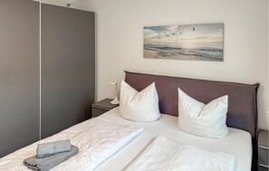 2 bedrooms, travel crib, free WiFi, bed sheets - Stunning apartment in Insel Poel with WiFi (Insel Poel)