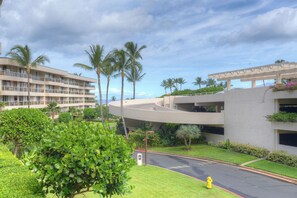 Property grounds - Maui Banyan by Maui Rental Group (Kihei)