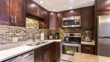 Condo, 1 King Bed with Sofa bed, Pool View (#H-214 - No Pets) | Private kitchen | Fridge, microwave, coffee/tea maker, toaster
