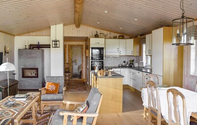 Stunning home in Etnedal with kitchen