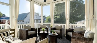 Bee's Knees - Private Heated Pool and Hot Tub, Dog Friendly, Wineries