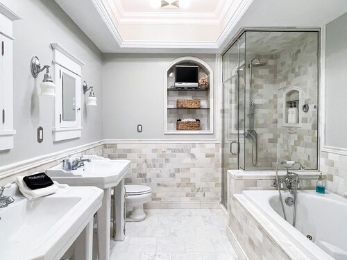 Bee's Knees - Private Heated Pool and Hot Tub, Dog Friendly, Wineries