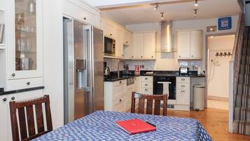 平房 | 私人廚房 | 雪櫃、洗碗機、電熱水壺、廚房用具/餐具/器皿