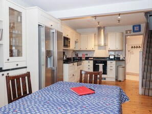 Cottage | Private kitchen | Fridge, dishwasher, electric kettle, cookware/dishes/utensils