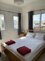 2 habitaciones, tabla de planchar con plancha y wifi gratis 