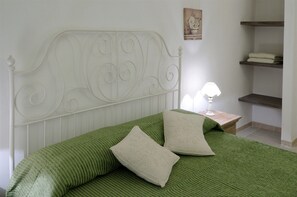 2 bedrooms, iron/ironing board, travel cot, WiFi