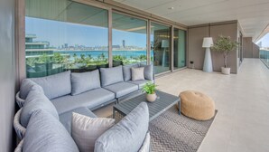 Luxury Apartment | Balcony - Ultra Luxurious 4 Bed Apartment (Dubai)