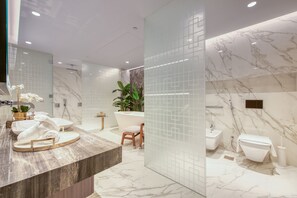 ลักซ์ชัวรี่อพาร์ทเมนท์ | ห้องน้ำ | ไดร์เป่าผม, ผ้าเช็ดตัว