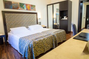 Superior Double Room | Minibar, in-room safe, individually furnished, desk - Residenza Mecenate (Rome)