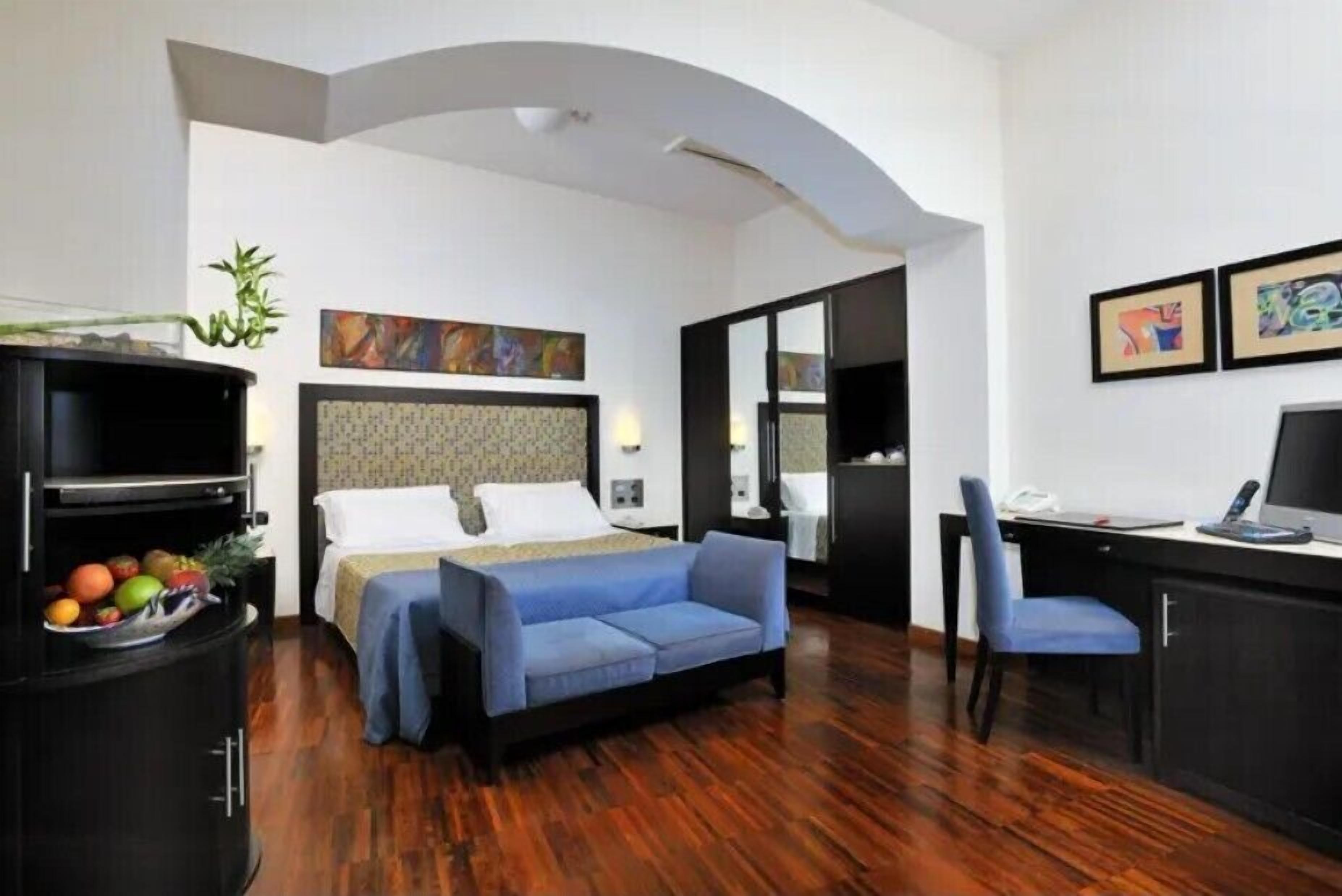 高级双人房 | 起居区 | 平板电视