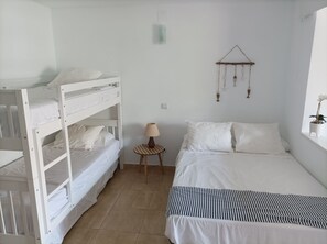 1 bedroom, iron/ironing board, free WiFi, bed sheets - With WLAN, right on the beach with a view of the harbor (Alcocéber)
