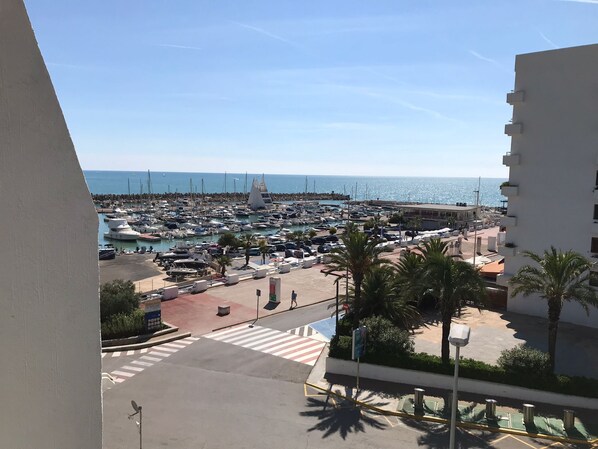 Marina - With WLAN, right on the beach with a view of the harbor (Alcocéber)