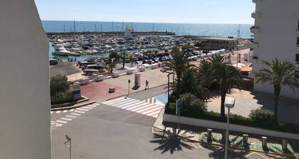 With WLAN, right on the beach with a view of the harbor