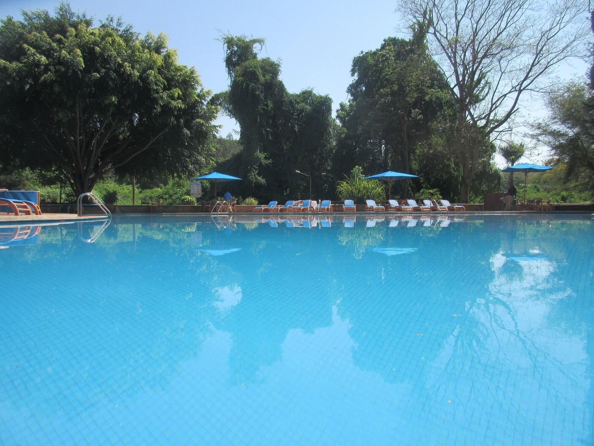 2 albercas al aire libre 