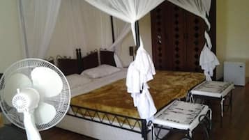 In-room safe, desk, laptop workspace, soundproofing