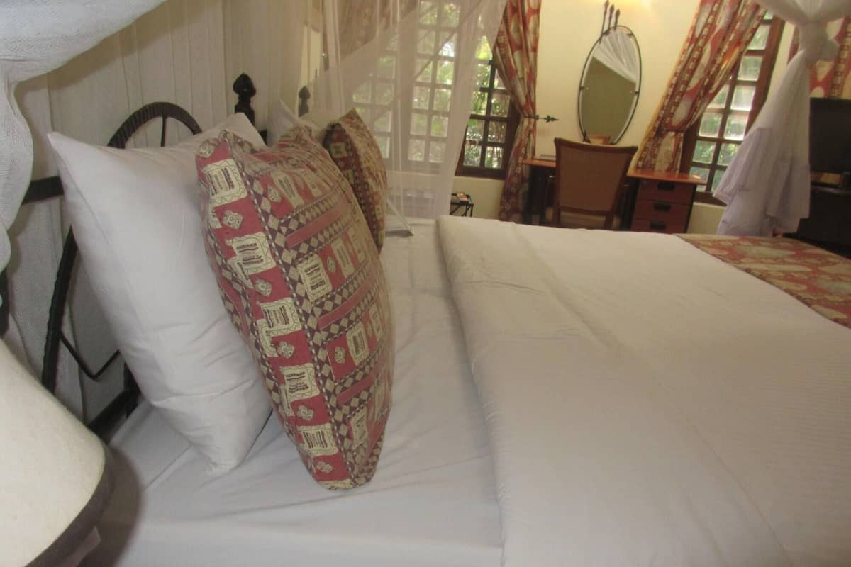 In-room safe, desk, laptop workspace, soundproofing