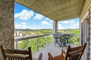 Condo, 1 King Bed with Sofa bed, Balcony (231 - No Pets Allowed) | Property grounds