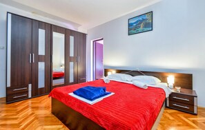 6 Schlafzimmer, Reisekinderbett, kostenloses WLAN, Bettwäsche