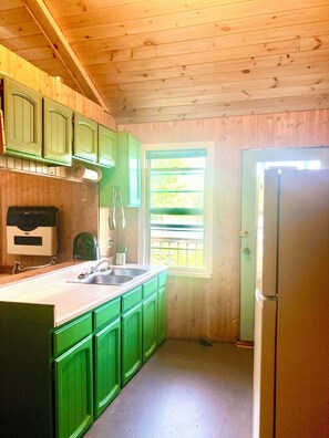 Kühlschrank, Ofen, Herdplatte, Wasserkocher