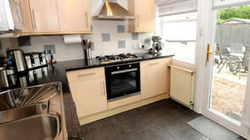 Cottage | Dapur pribadi | Lemari es, microwave, oven, dan kompor