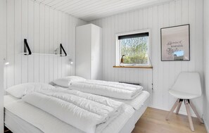 4 bedrooms, travel cot, free WiFi - Beautiful home in Hemmet with WiFi (Hemmet)