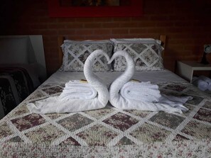 Standard Room | Free WiFi, bed sheets - Pousada e Restaurante Recanto do Pico (Santo Antonio do Pinhal)