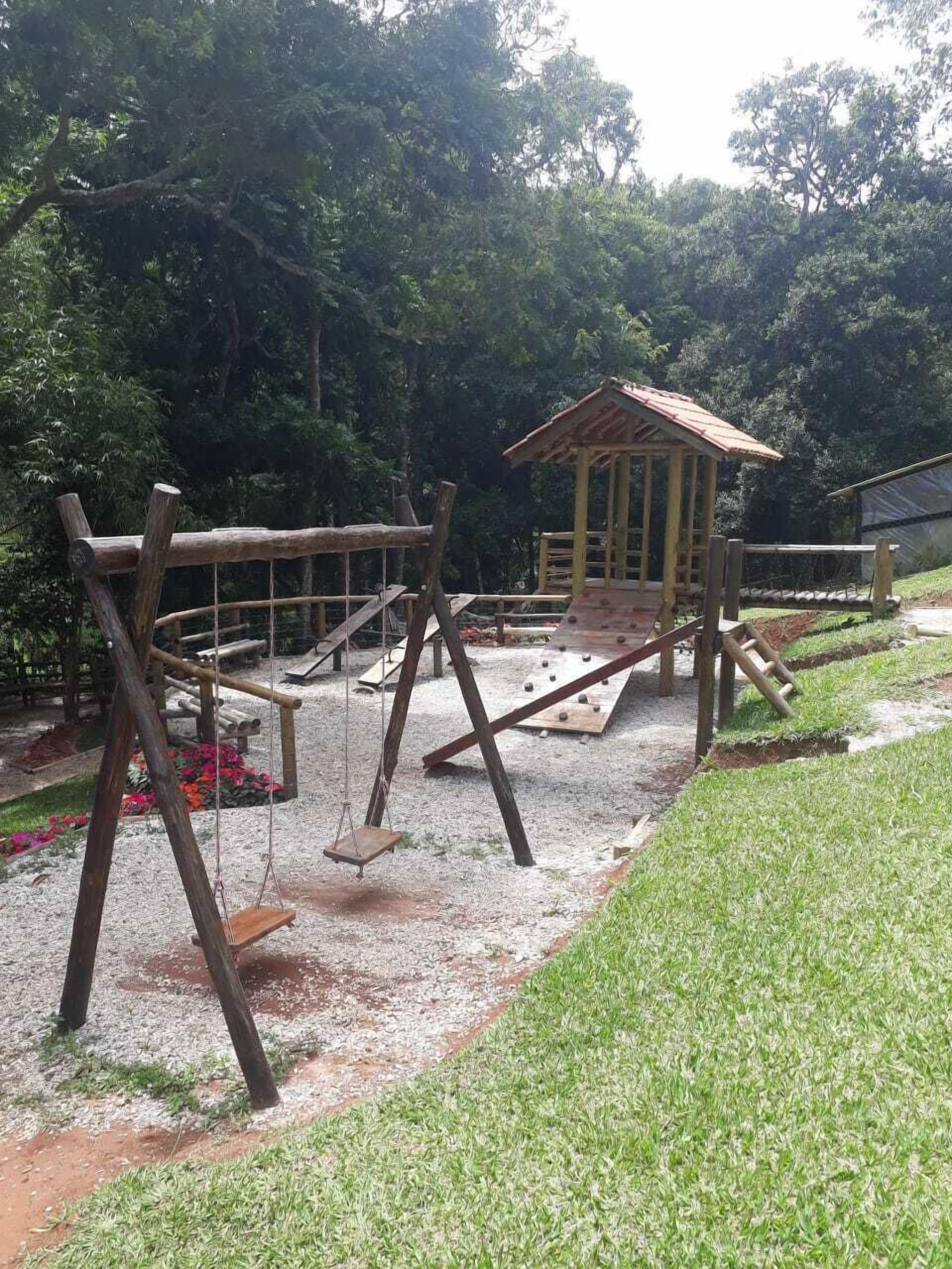 Khu vui chơi trẻ em - ngoài trời