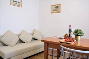 40-Zoll-Flachbildfernseher mit Satellitenempfang, Fernseher