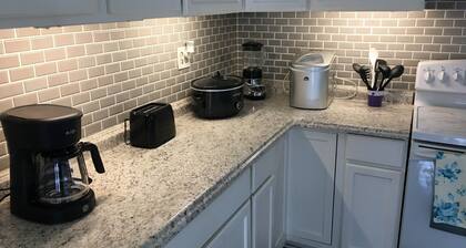 The Oyster @ Seashell Cottages, Large Yard for Parking, Bring Your Boats & More!