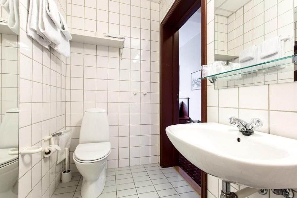 shower, eco-friendly toiletries, towels