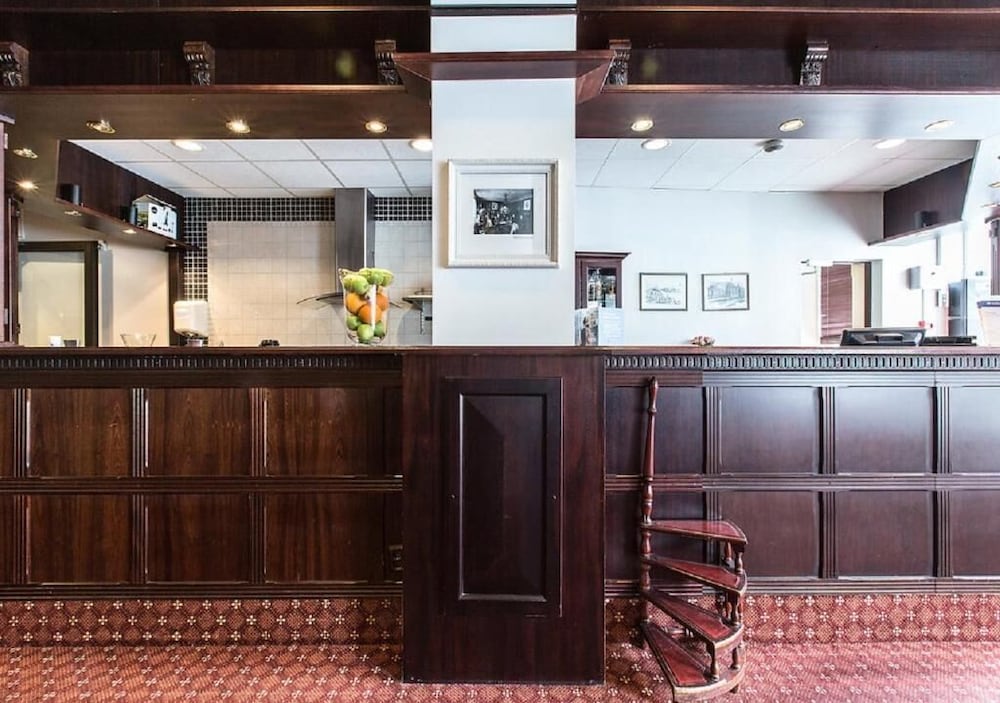 Chesterfield Hotel by null