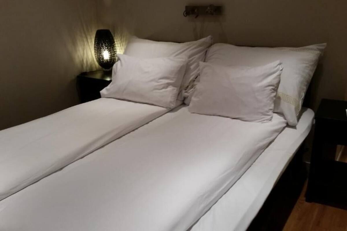 basic double room | desk, iron/ironing board, free wifi, bed sheets