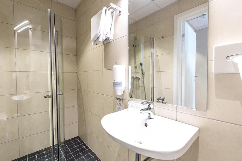 shower, eco-friendly toiletries, towels