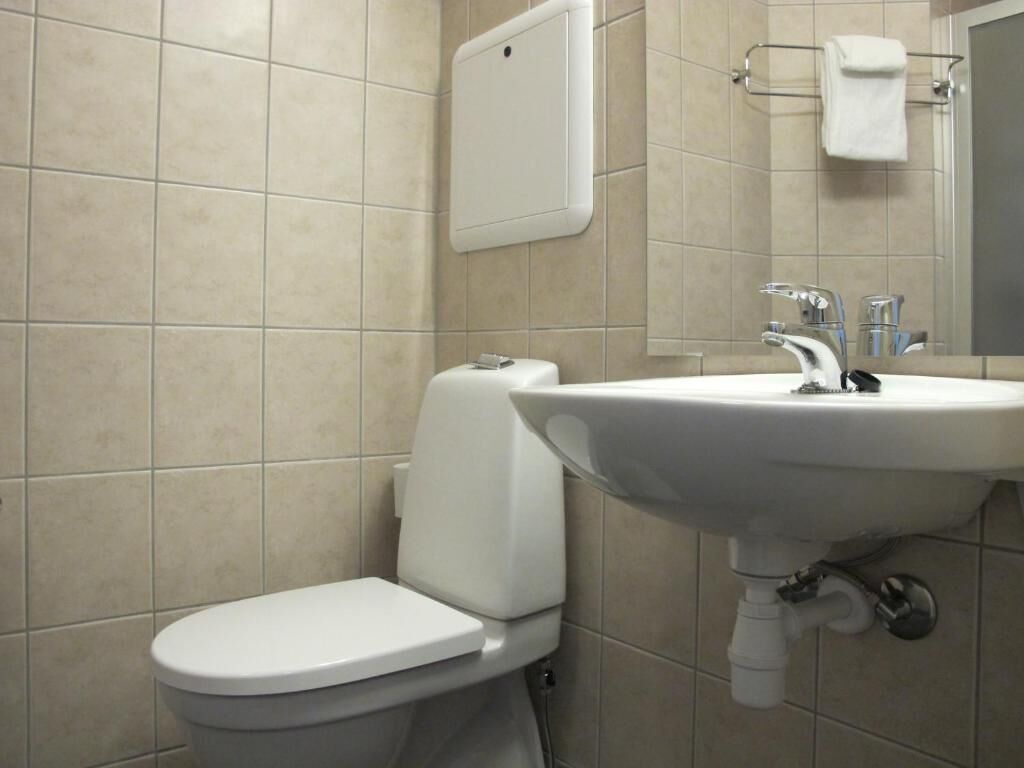 shower, eco-friendly toiletries, towels