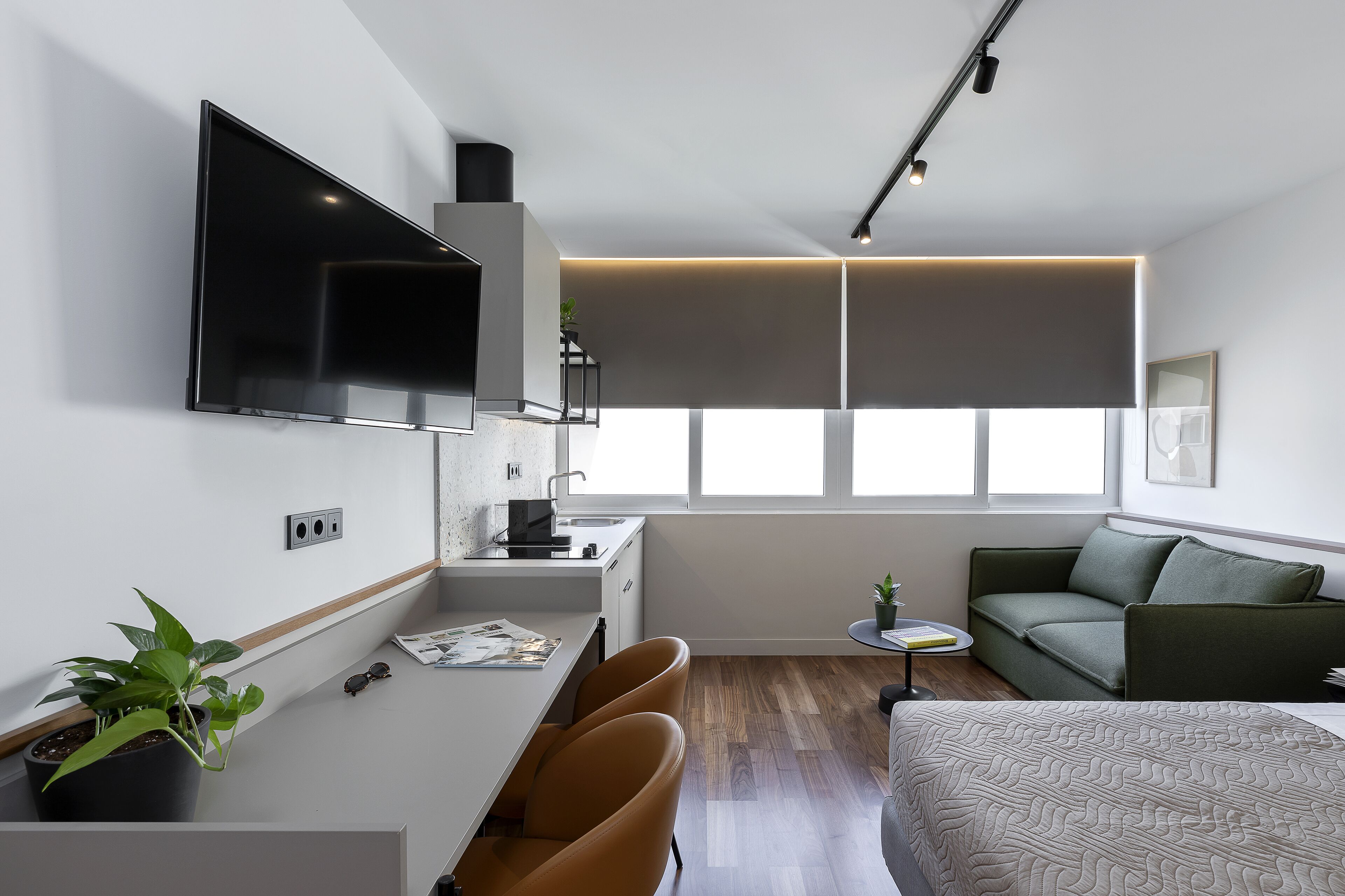 Deluxe Studio | In-room safe, blackout drapes, soundproofing, iron/ironing board