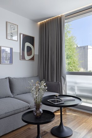 City Apartment | Living area - The Athenians Art Apartments (Athens)