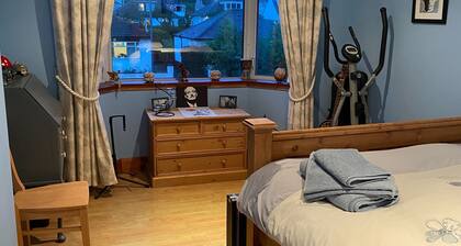 COP26, convenient, can be split to 2 or 3 bedroom option. pro rata.