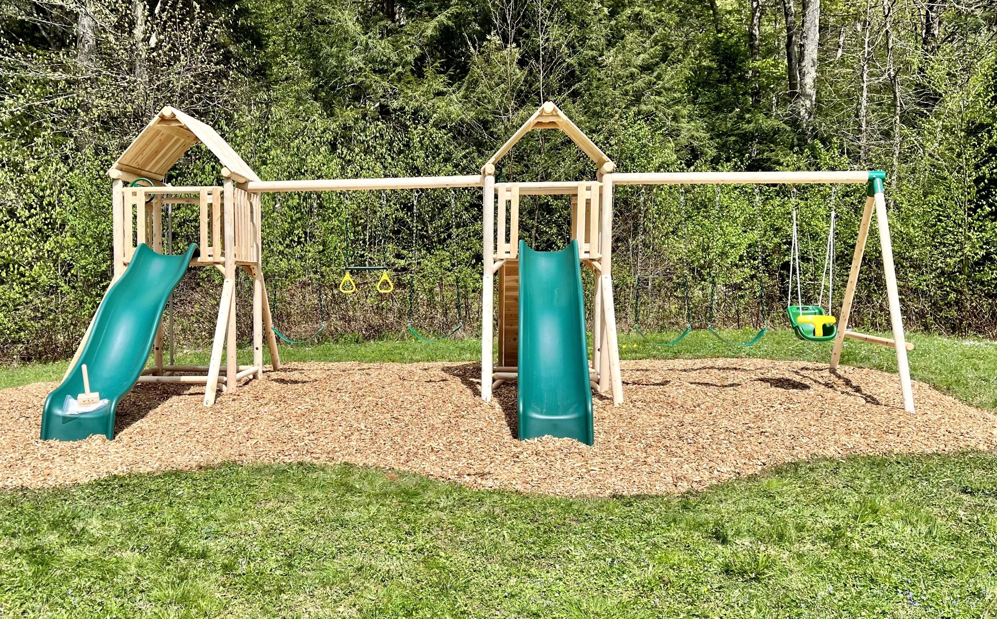 Large family & pet friendly home! Huge outdoor playset, backyard games & more! 